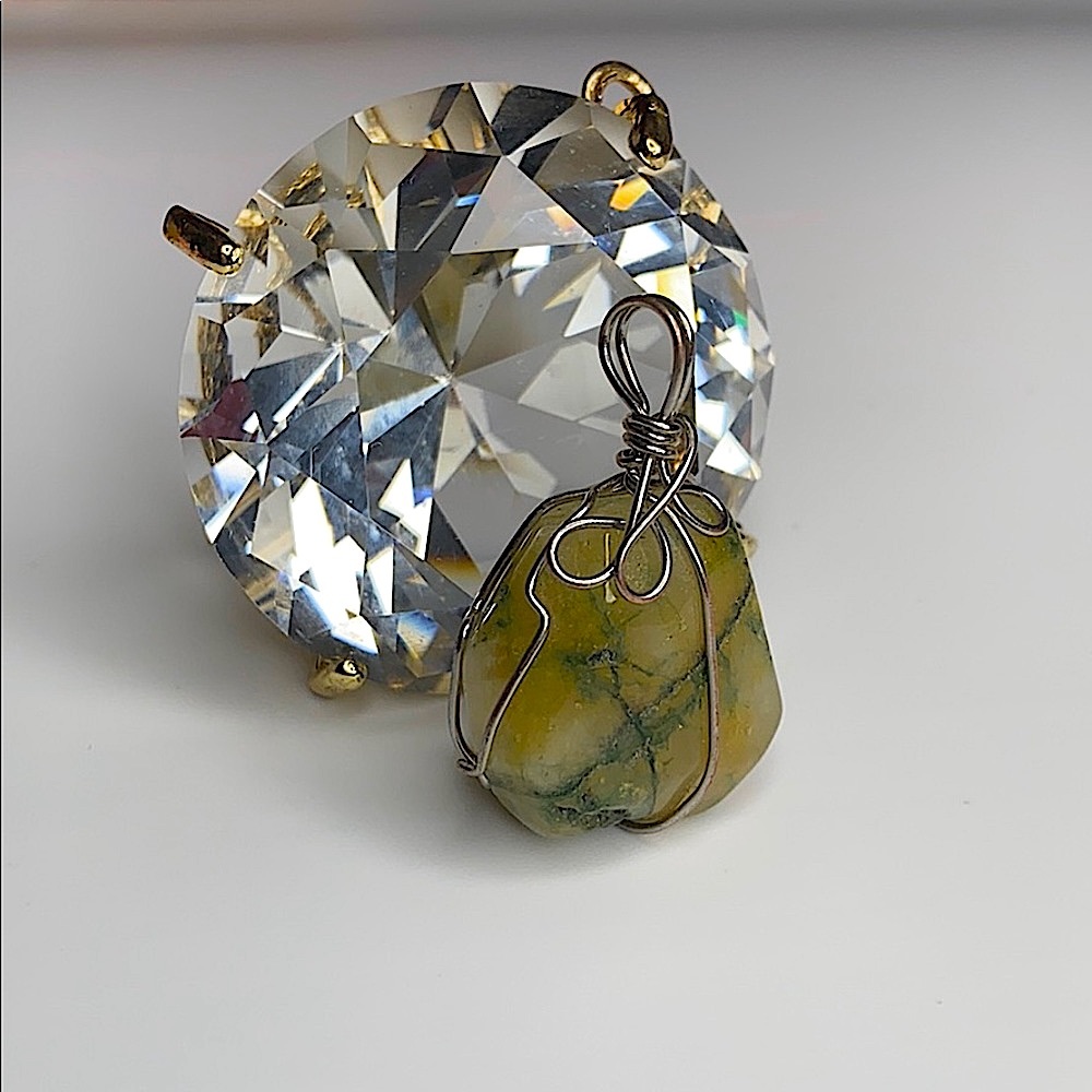 💚Crackled Green Moss Agate Pendant💚 - Picture 2 of 2